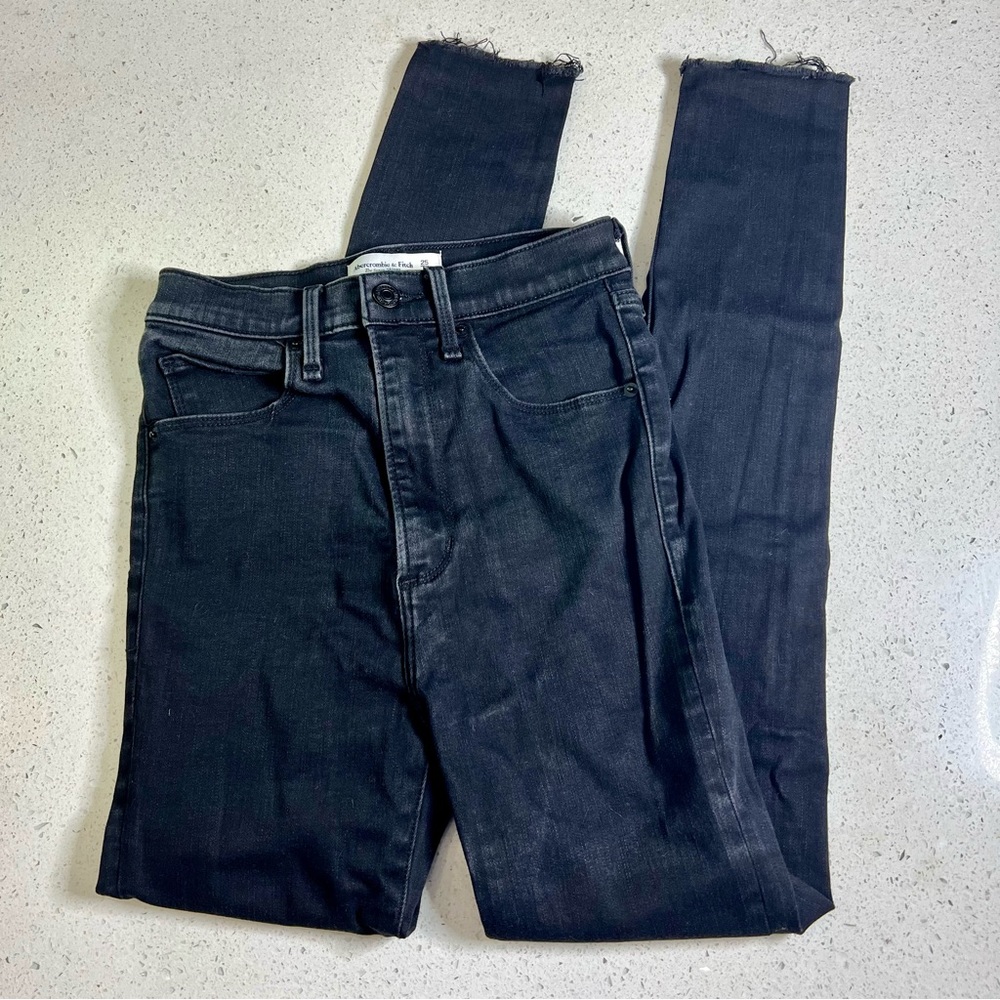 A&F Women’s The Super Skinny Ultra High Rise Jeans. Size 0R or 25R.